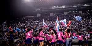 Jogadoras do Bahia celebram tetra do Baianão Feminino diante de 4 mil tricolores presentes em Pituaçu