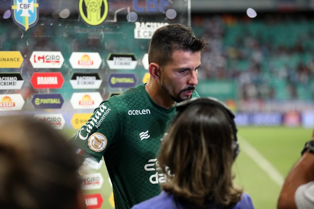 Responsável por grandes defesas contra o São Paulo, Marcos Felipe lamenta decepção do Bahia na Fonte Nova: "É difícil falar algo nesse momento"